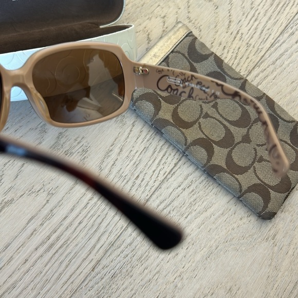 Coach sunglasses with two cases - Picture 3 of 6